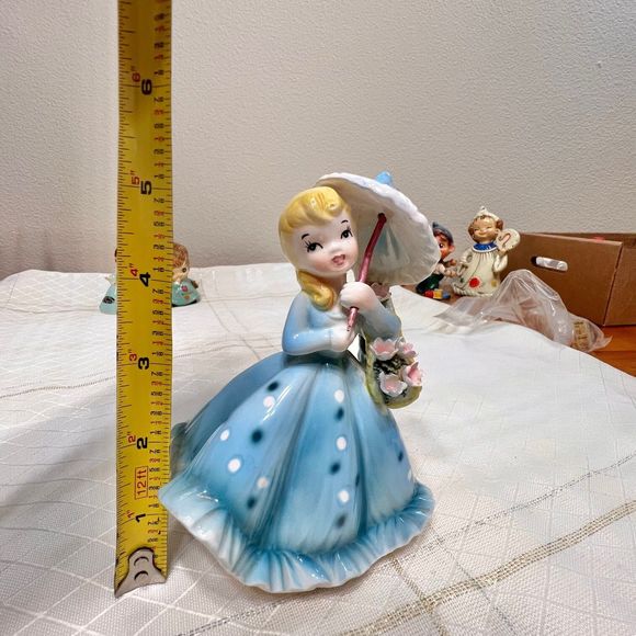 1960s Vintage Lefton #1868 Southern Belle Girl, Ceramic Porcelain Figurine - Picture 8 of 10